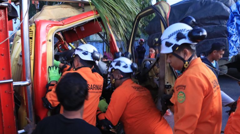 Evakuasi Kecelakaan di Menganti Cilacap