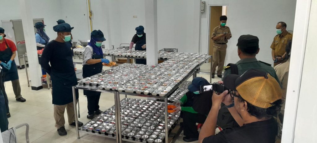 Kesibukan di salah satu Dapur Sehat (foto : istimewa)
