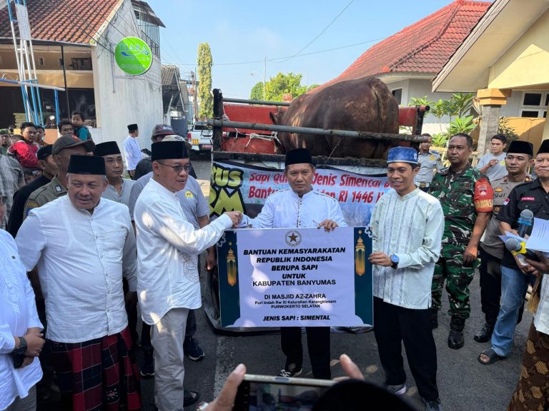 Penyerahan Simbolis Sapi Kurban Presiden oleh Bupati Banyumas