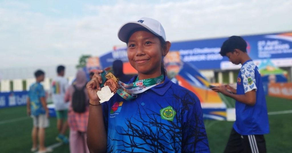 Fayola Jingga Naeva Maheswari , Atlit Panahan Asal Banyumas