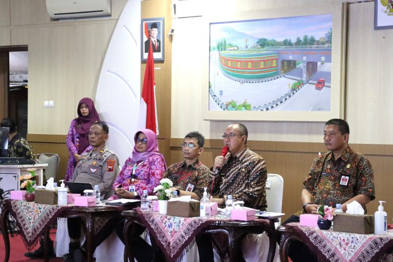 Kegiatan Verifikasi Virtual penilaian Kabupaten Kota Sehat (KKS) 2025 pada Selasa (5/8/25) di Smartroom Graha Satria.