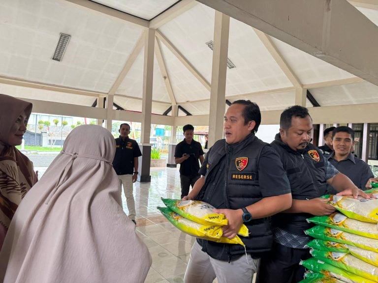 Distribusi beras SPHP (Stabilisasi Pasokan dan Harga Pangan) Polresta Banyumas